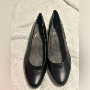 Aerosoles shore thing black leather heel
